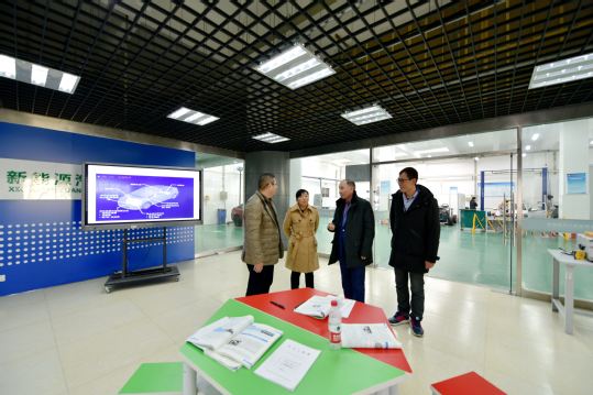 参观汽车实训基地