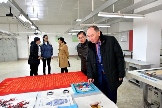 参观服装实训基地