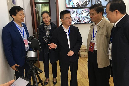 在10月13日开考的法考主观题考试过程中，省司法厅刘爱民副厅长、南京市司法局黄永祥局长再次巡视了学校的考点