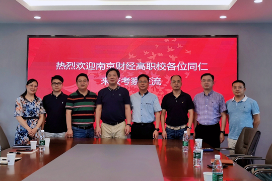 学校赴卫校开展创新创业学习合影