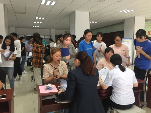 招聘会现场