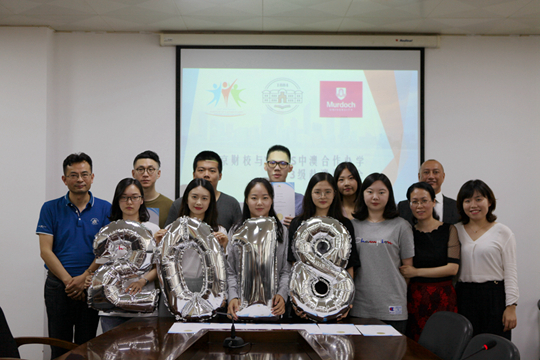 在中澳双方的共同努力下，该班9位同学全部获得莫道克大学预录取通知书和减免1万澳元学费的奖励，7月份，即将正式赴澳深造。