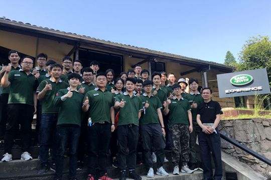 学徒班师生合影
